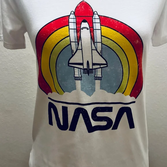 NEW NASA Space Shuttle Graphic Short Sleeve Tee (NWOT) - Picture 4 of 8